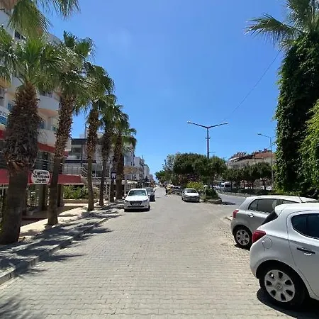 Altinkum Apartment *